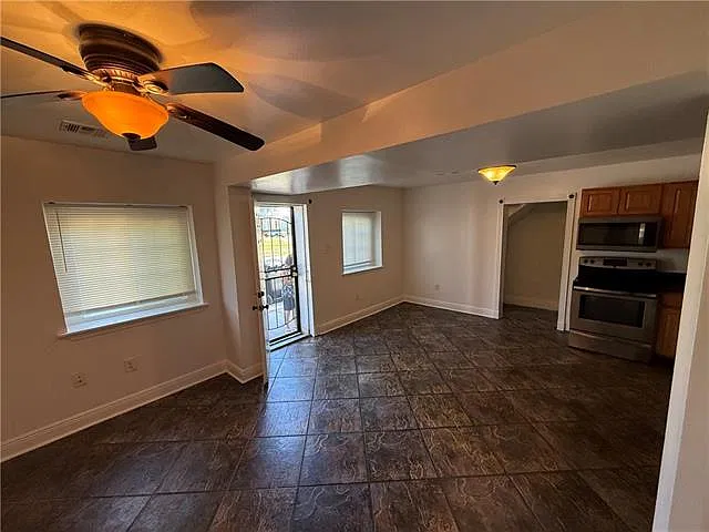 2 bed, 1.0 bath, 828 sqft, $1,100 — Photo 3