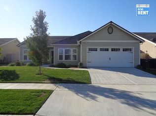 1835 W Bryman St, Hanford, CA 93230