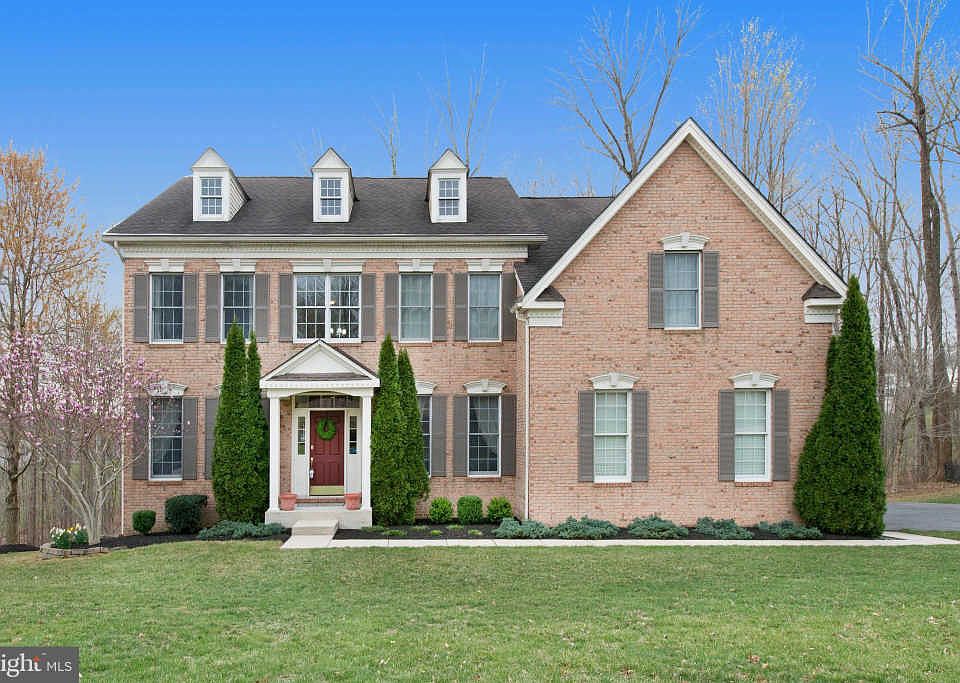 1st image of 906 Oriole Ct