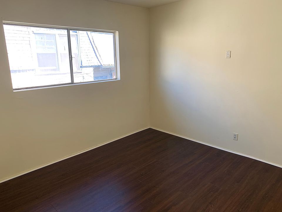 2nd image of 1099 N Raymond Ave APT 7