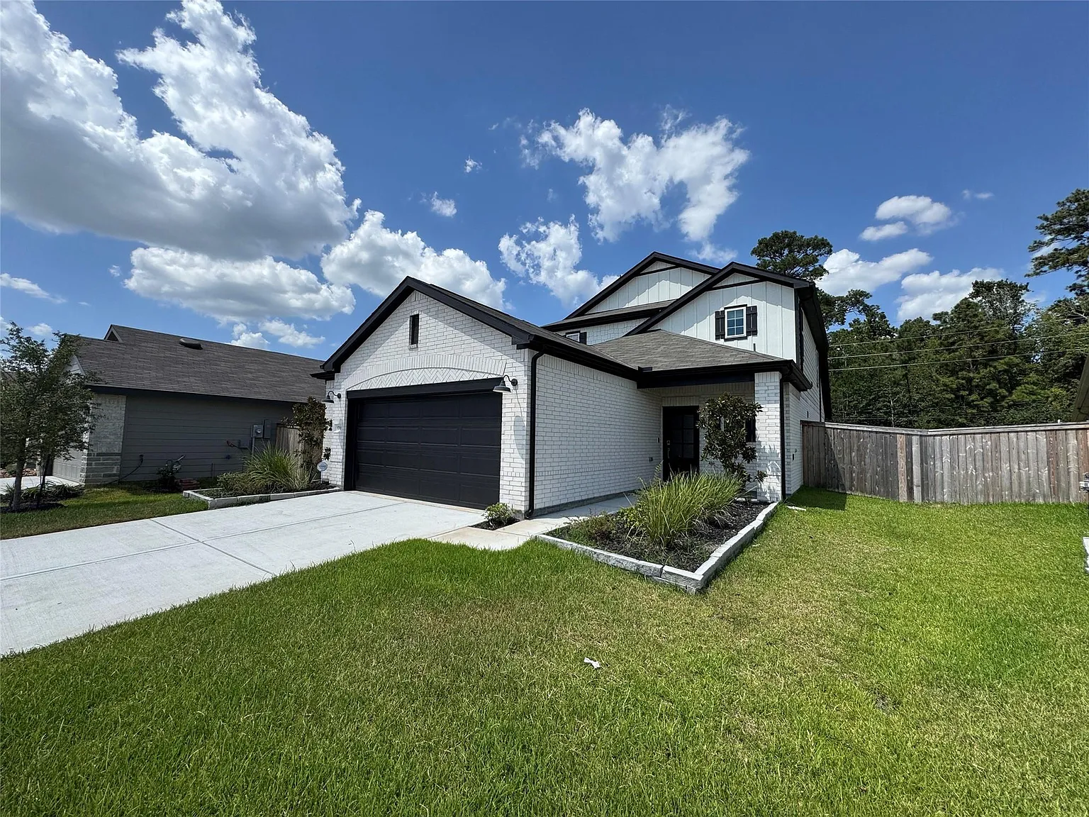 4 bed, 3.0 bath, 2463 sqft, $2,495 — Photo 2
