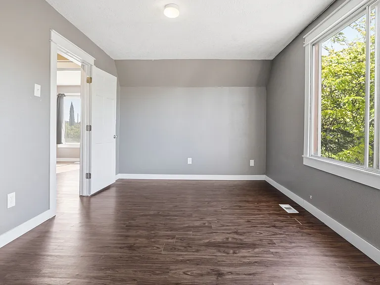 215 E Sherman St #1 — Photo 8