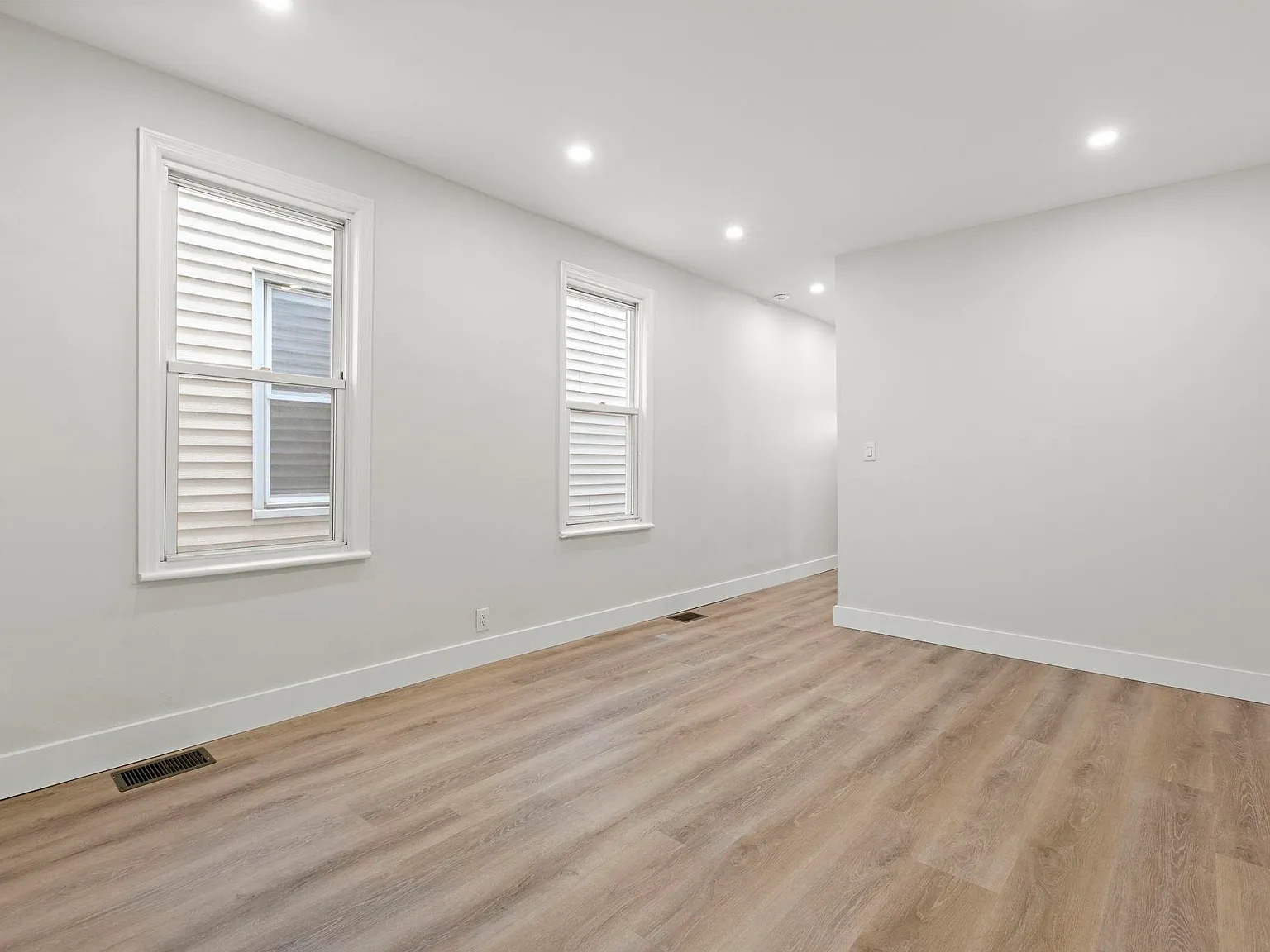 3 bed, 1.0 bath, $2,650 — Photo 2