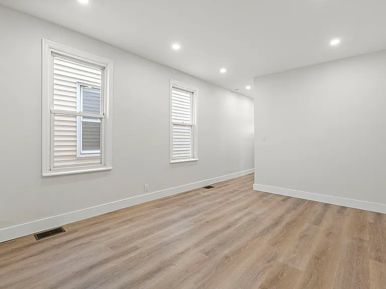 81 Humphrey Ave #1 — Photo 2