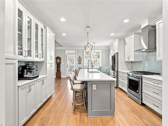 3rd image of 3004 Deercroft Ln