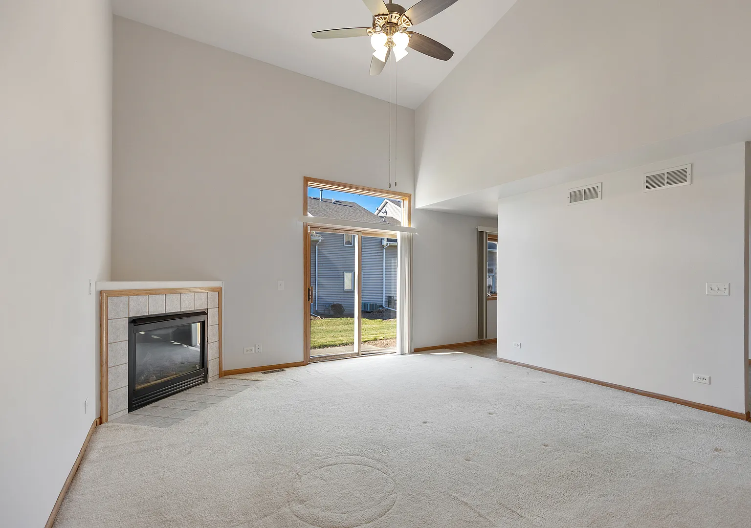 2 bed, 2.5 bath, 1870 sqft, $2,350 — Photo 3