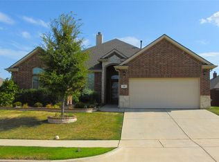 29 Stonegate Dr, Edgecliff Village, TX 76134