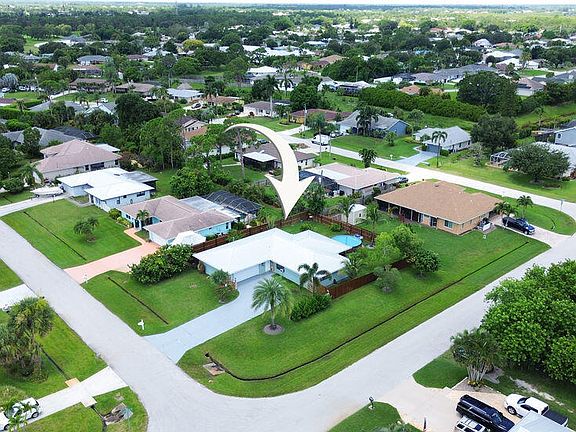 4th image of 2402 SE Pinero Road