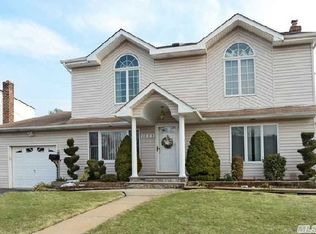 2688 Rowehl Dr, East Meadow, NY 11554