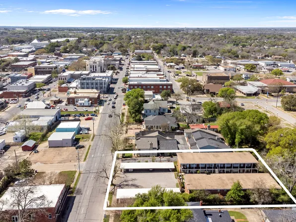 Colonial Oaks Apartments