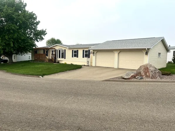 122 Hampton Dr, Pierre, SD 57501