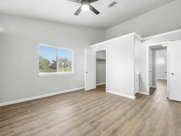 3412 Speedway #B — Photo 27