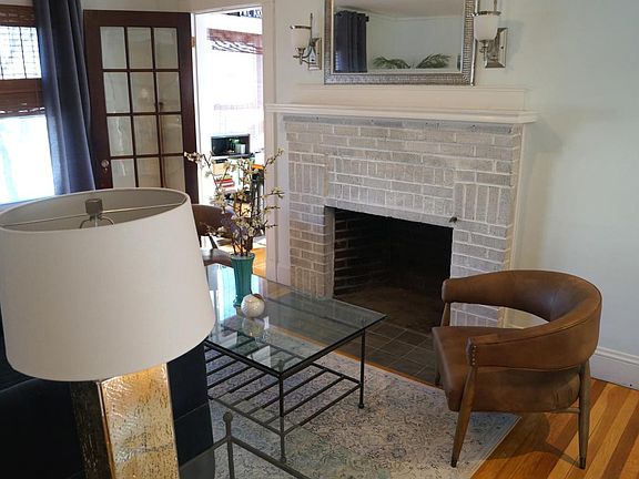 Living Room w Fireplace