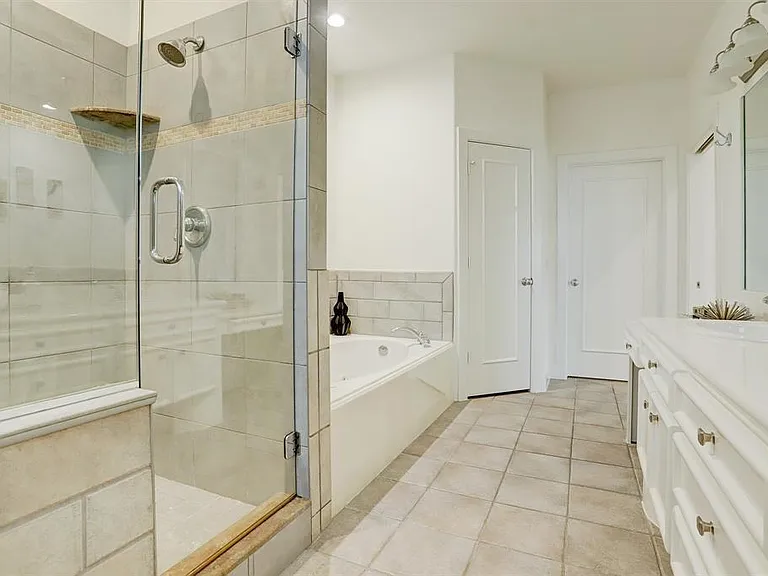 1412 Castle Ct #A — Photo 17