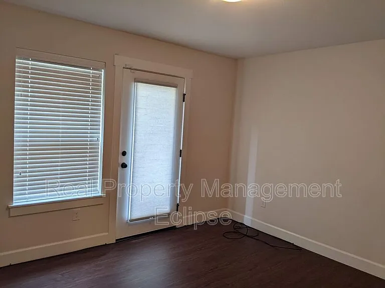 1320 Chelsea Walk NE — Photo 15