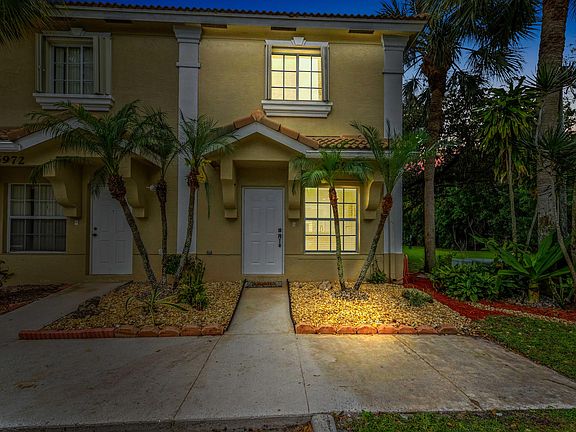 3rd image of 6976 Crooked Fence Drive