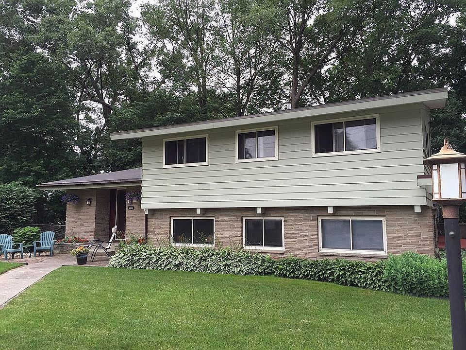2nd image of 4235 Edinburgh Dr SE