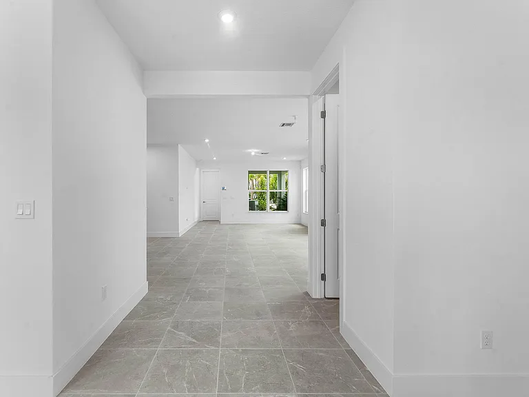 888 SW Newfield Pkwy — Photo 11