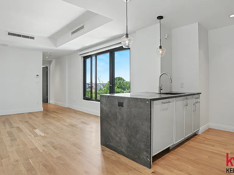 554 4th Ave #E6 — Photo 1
