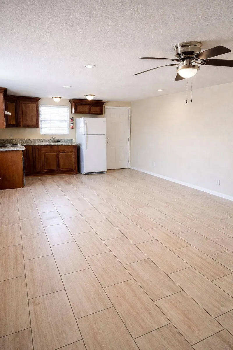 Building Photo - 706 Harris Ave #4