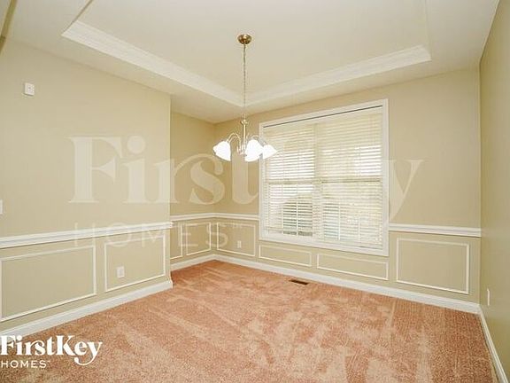 4th image of 106 Fox Glen Dr W