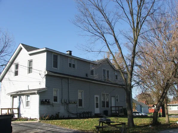 106 E 34th St, Steger, IL 60475