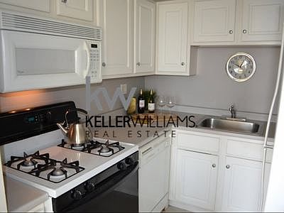 3rd image of 812 Memorial Dr APT 1009