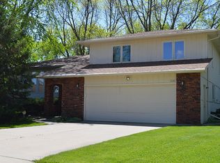 1061 Ridgemont Rd, Waterloo, IA 50701
