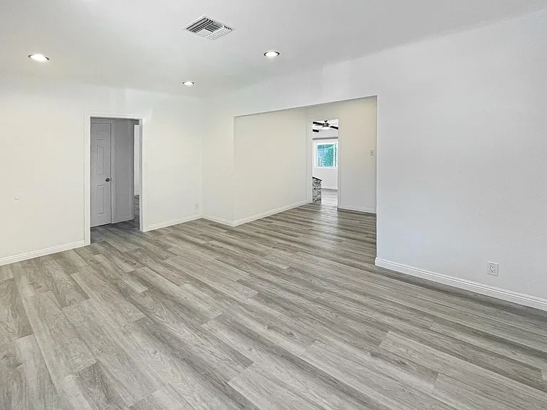 1321 N Pass Ave — Photo 5