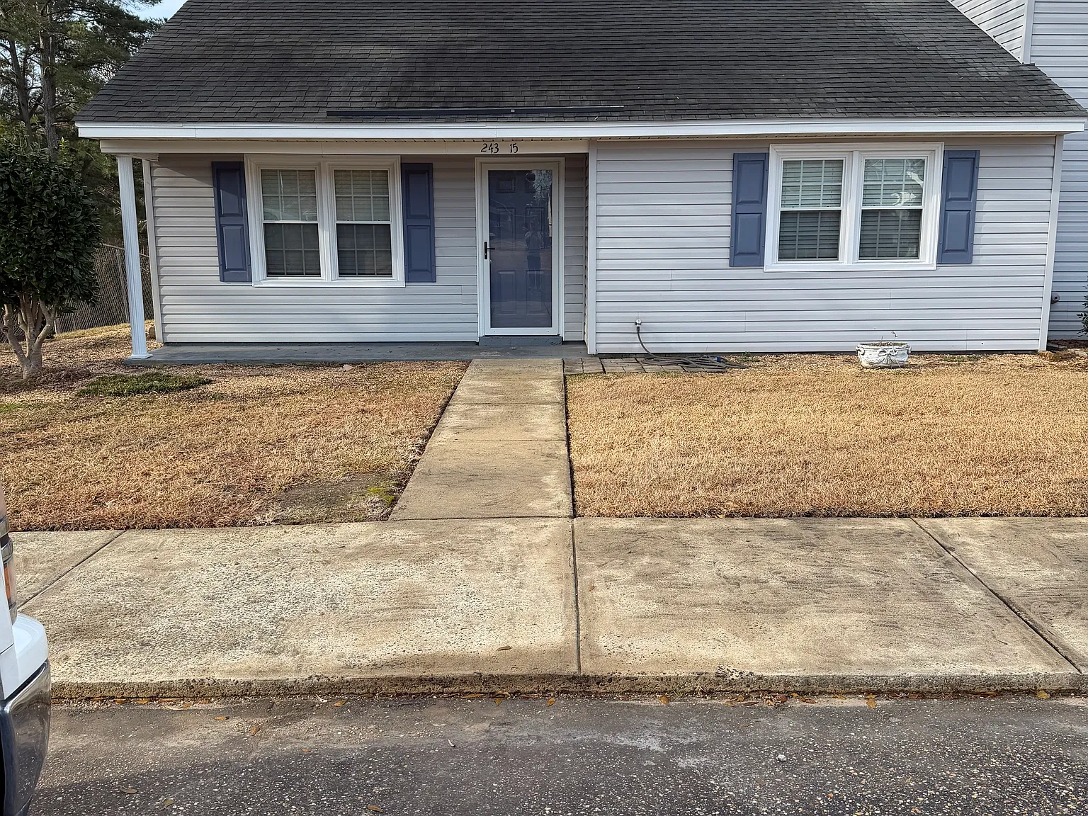 2 bed, 1000 sqft, $1,300 — Photo 1