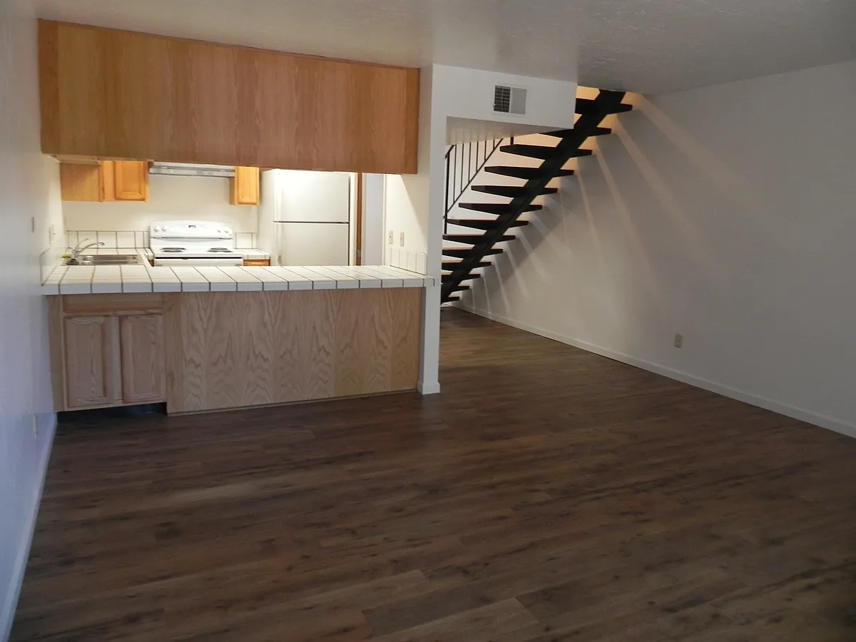Building Photo - 2011 Sierra Rd #G
