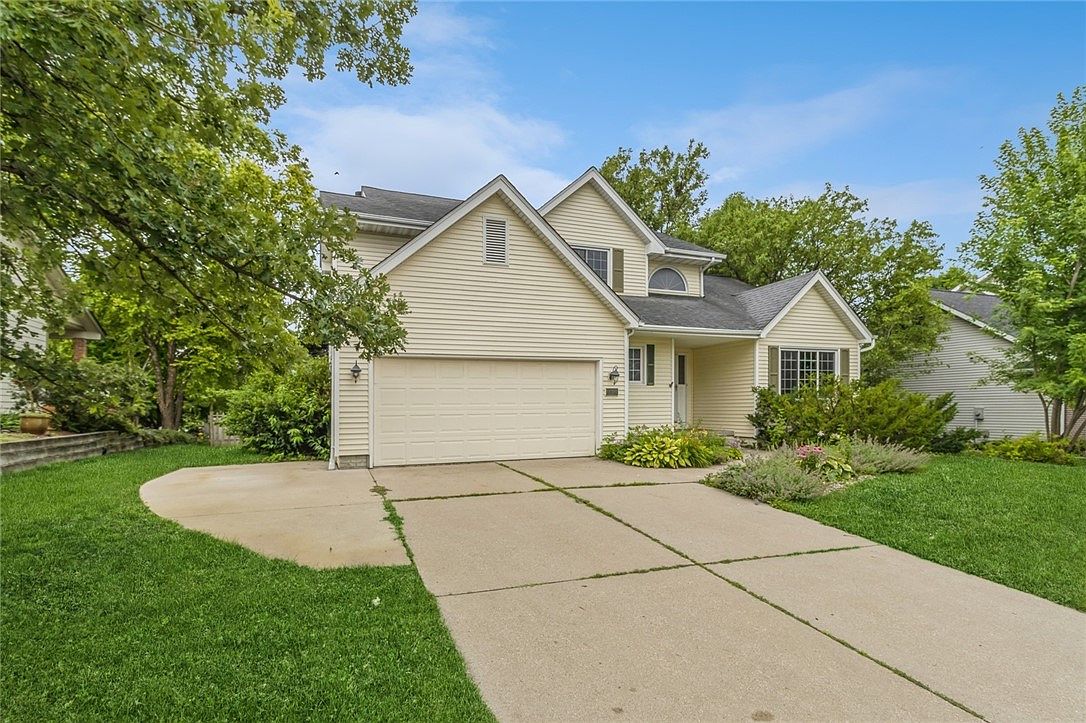 9314 Oakwood Dr, Urbandale, IA 50322 | Zillow