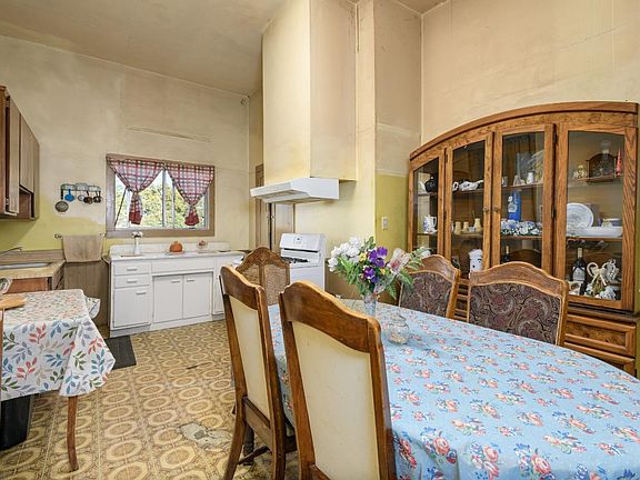 5th image of 15 E Baker Street