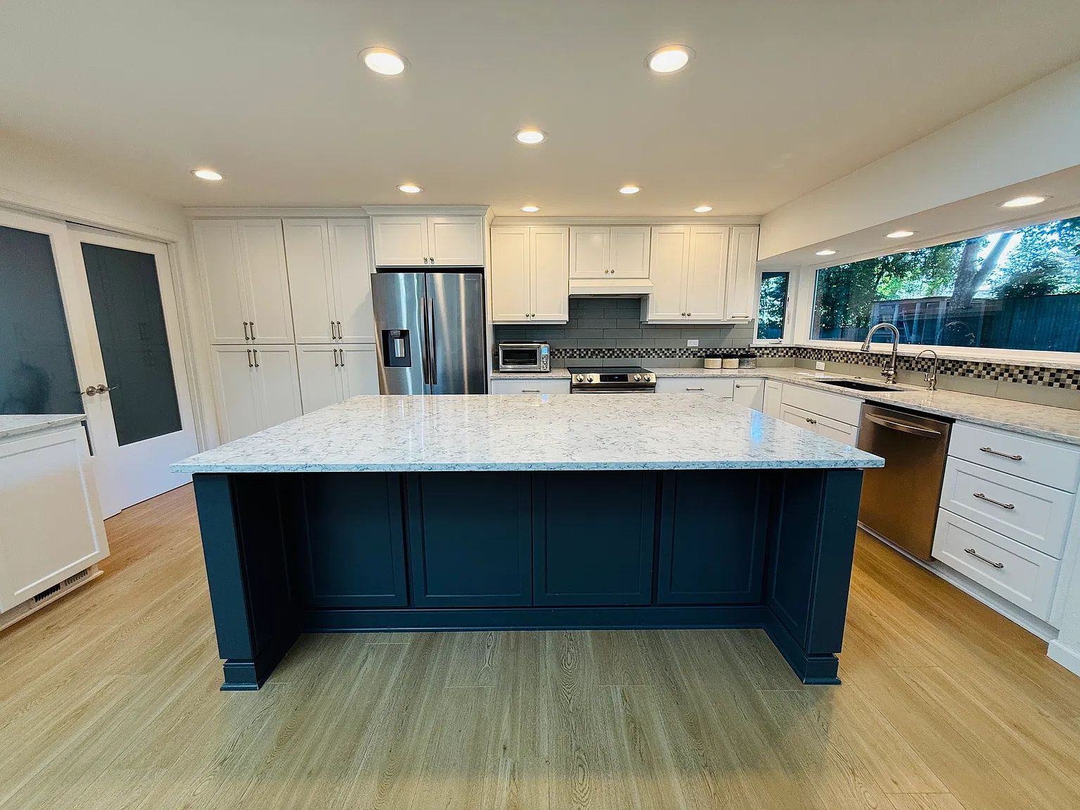 3 bed, 2.5 bath, 2136 sqft, $3,300 — Photo 3