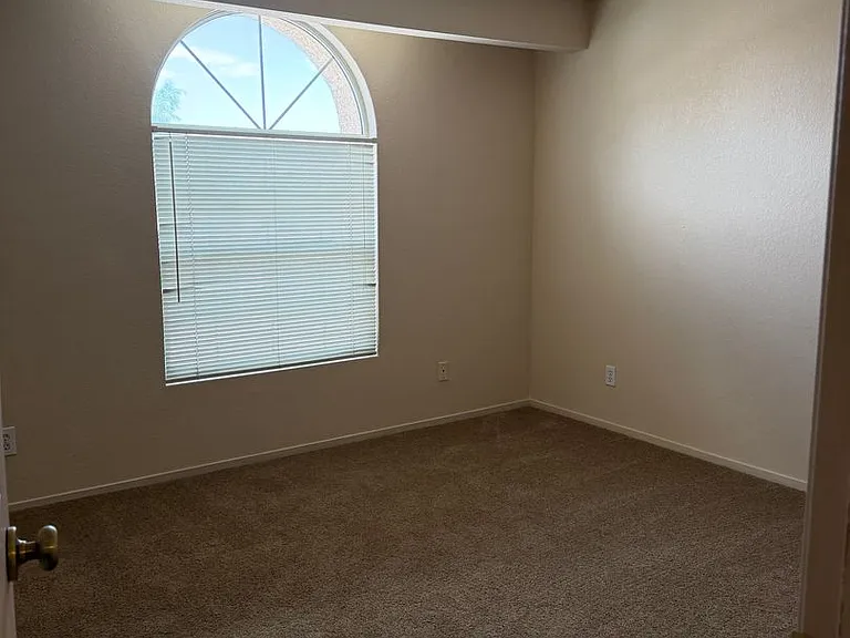 7621 Almeria Ave — Photo 13