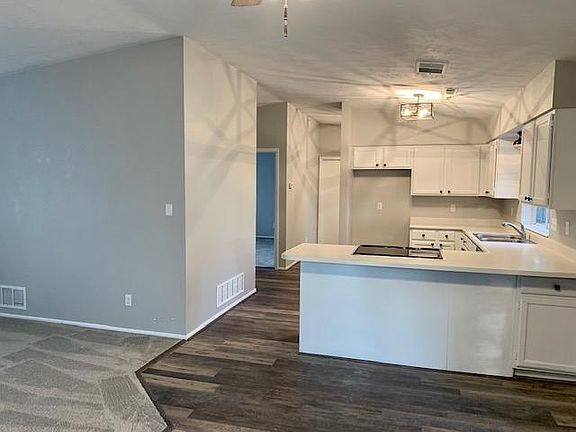5th image of 320 N Sunflower Dr APT 5