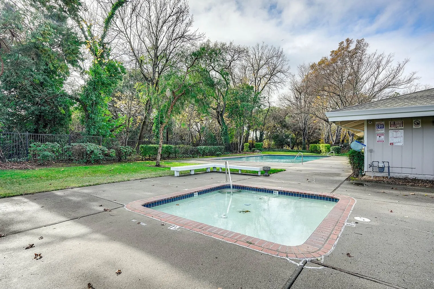 2 bed, 1.0 bath, 1054 sqft, $4,964 — Photo 3