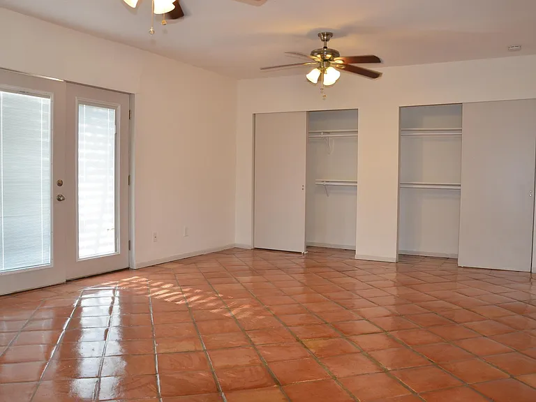 1025 E Indianola Ave — Photo 25