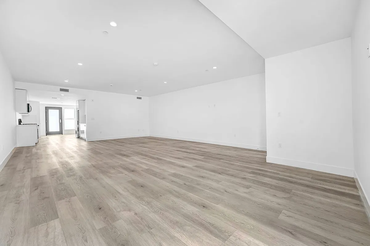 Building Photo - 11700 Magnolia Blvd #205