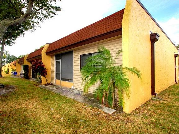 3rd image of 13862 Oakwood Ln #11A
