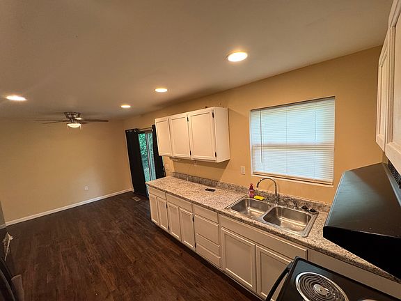 5th image of 10075 Prince Dr