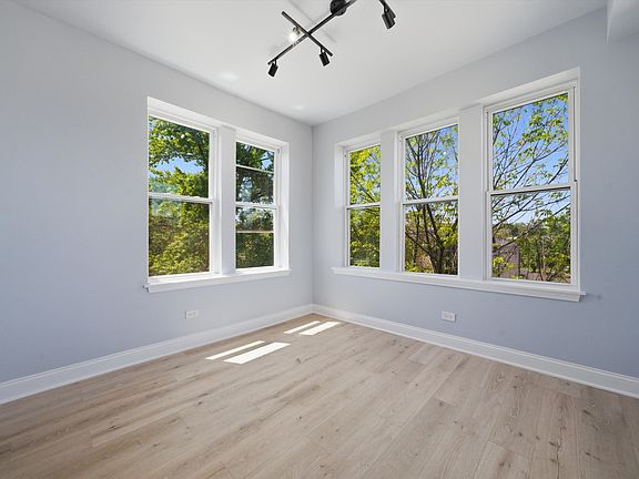 5th image of 541 N Lawndale Ave #2