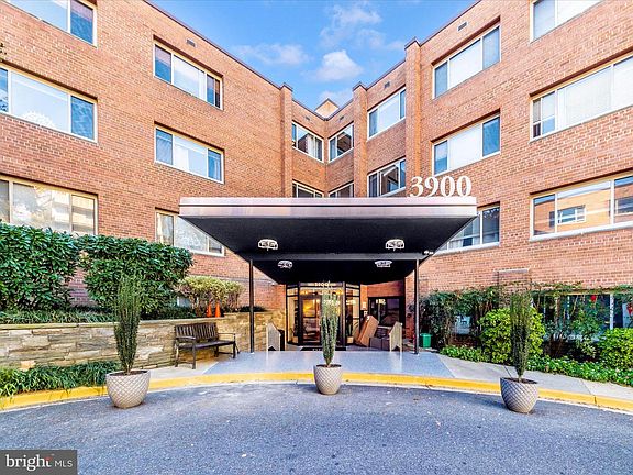 3rd image of 3900 Tunlaw Rd NW APT 104