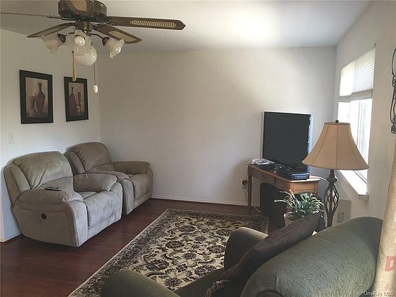 2nd image of 92 Coachlight Sq #92