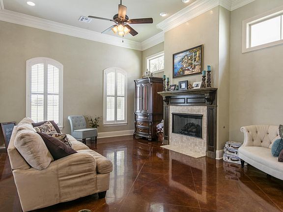 5th image of 100 Brightwood Dr