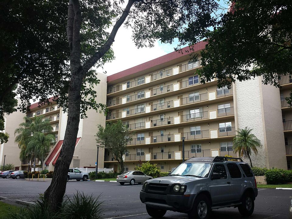 1st image of 3300 W Rolling Hills Cir APT 404