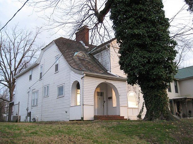 2nd image of 614 S Green St