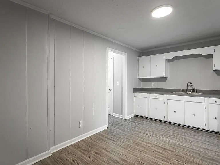Comfortable Living at 112 Van Cleve Street — Photo 7