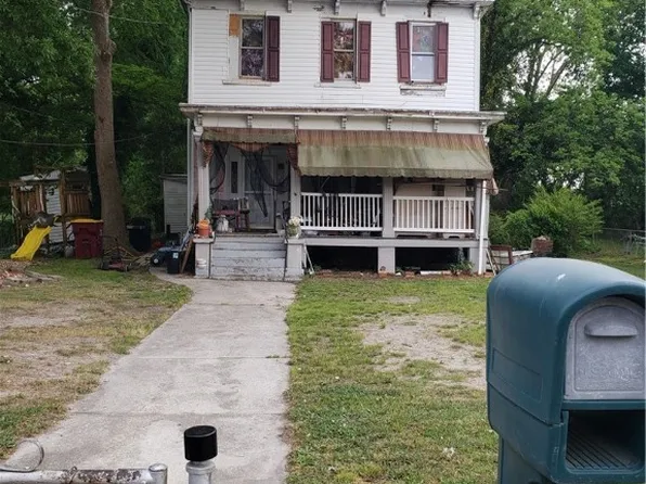 220 New St, Petersburg, VA 23803