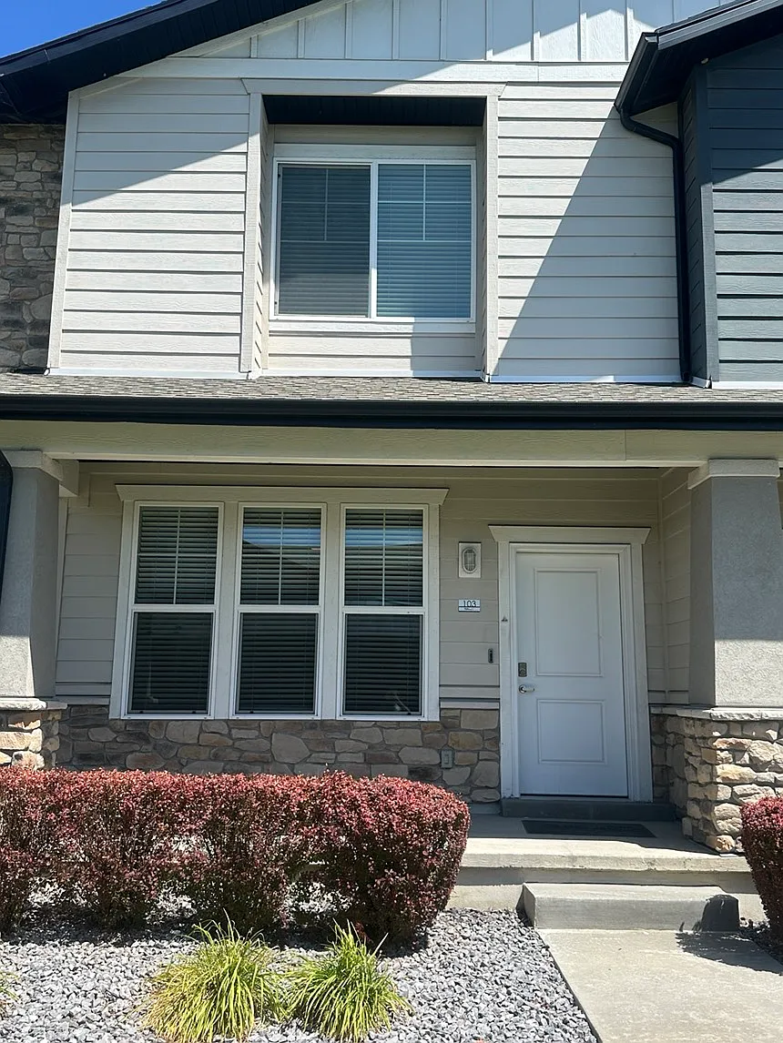2 bed, 2.5 bath, 1182 sqft, $2,048 — Photo 1